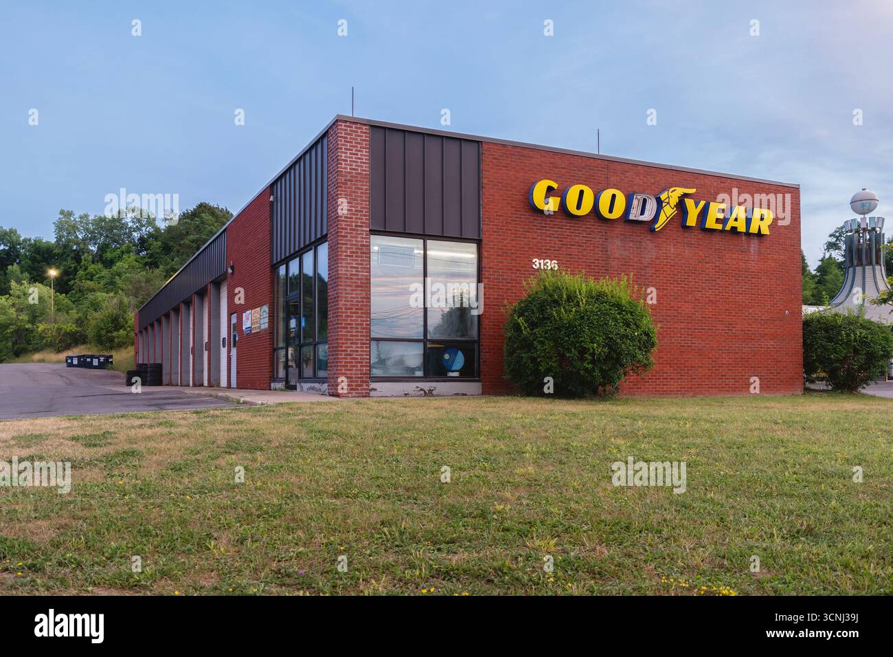 DeWitt, NY - 30 juillet 2025 : vue d'ensemble de Goodyear, est un fabricant mondial de pneus leader, fondé en 1898, fabrique des pneus pour voitures de tourisme, camions légers Banque D'Images