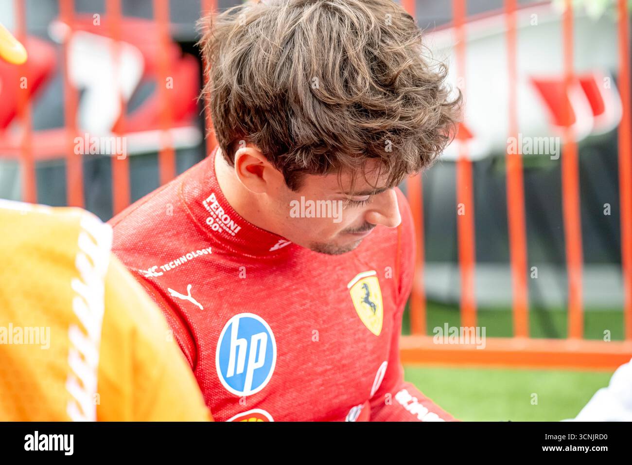 Bakou, Azerbaïdjan, 21 septembre 2025, Charles Leclerc, de Monaco, concourt pour Ferrari. La journée du Grand Prix d'Azerbaïdjan 2025, qui a lieu à Bakou, Azerbaïdjan. Crédit : Michael Potts/Alamy Live News Banque D'Images