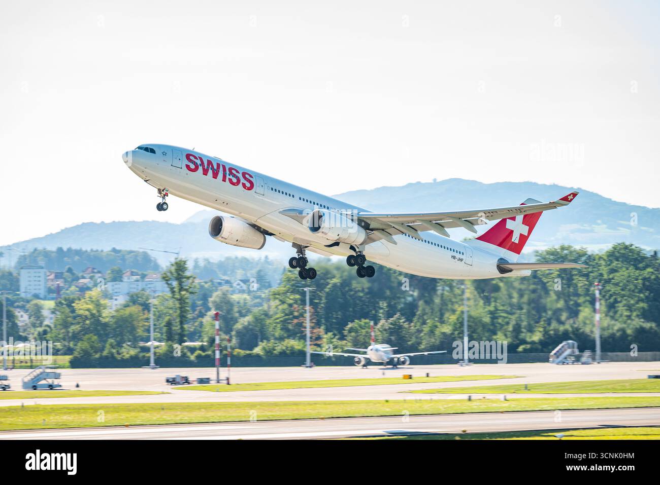 Zurich Suisse - 7 août. 2025 : décollage de Swiss Airbus A330 de l'aéroport Banque D'Images