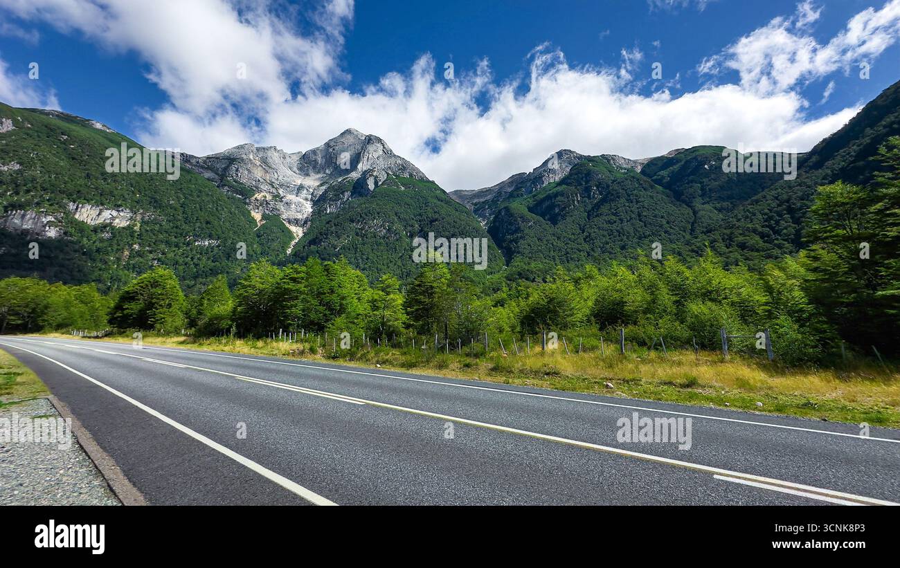 Montagnes des Andes et Carretera Austral Banque D'Images
