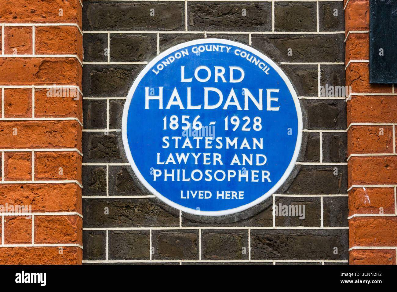 Une plaque bleue commémore Lord Haldane à Queen Anne's Gate, Londres. Banque D'Images