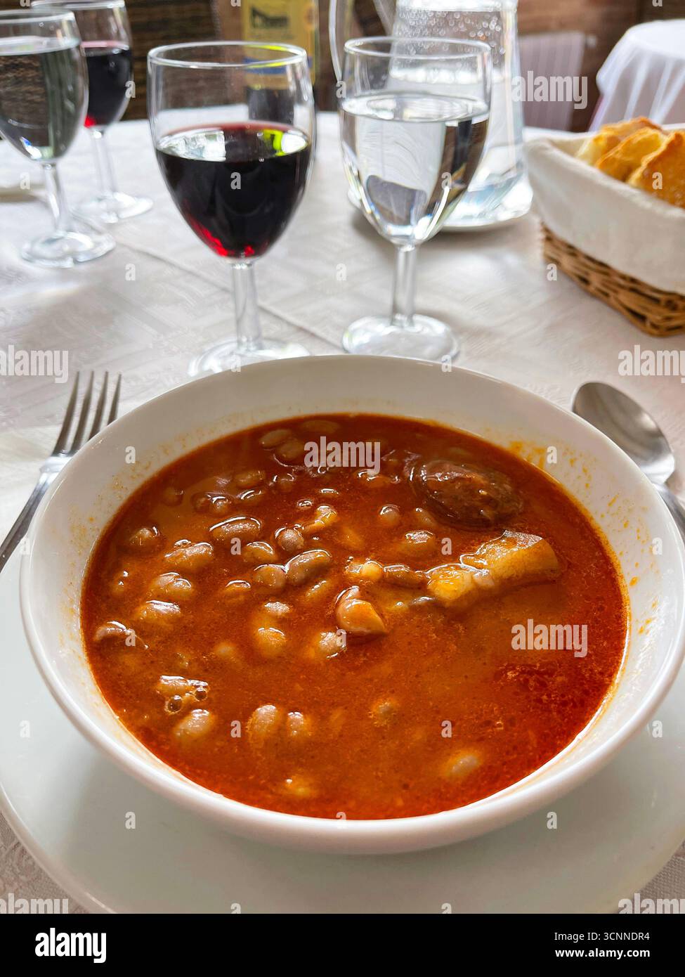 Ragoût de haricots. Espagne. Banque D'Images