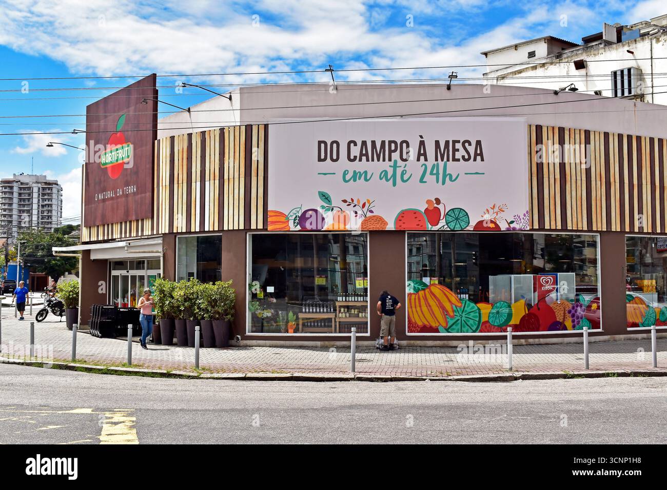 RIO DE JANEIRO, BRÉSIL - 17 novembre 2024 : marché de fruits et légumes dans le quartier de Tijuca Banque D'Images