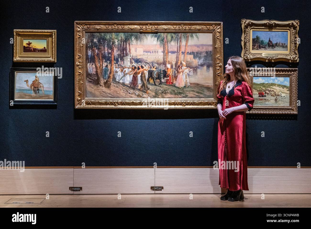 Londres, Royaume-Uni. 22 septembre 2025. Un cortège égyptien de Frederick Arthur Bridgman, estimé £40 000 - £60 000 et autres œuvres - avant-première pour le 19ème siècle et la vente d'art impressionniste britannique à Bonhams New Bond Street, Londres. Crédit : Guy Bell/Alamy Live News Banque D'Images