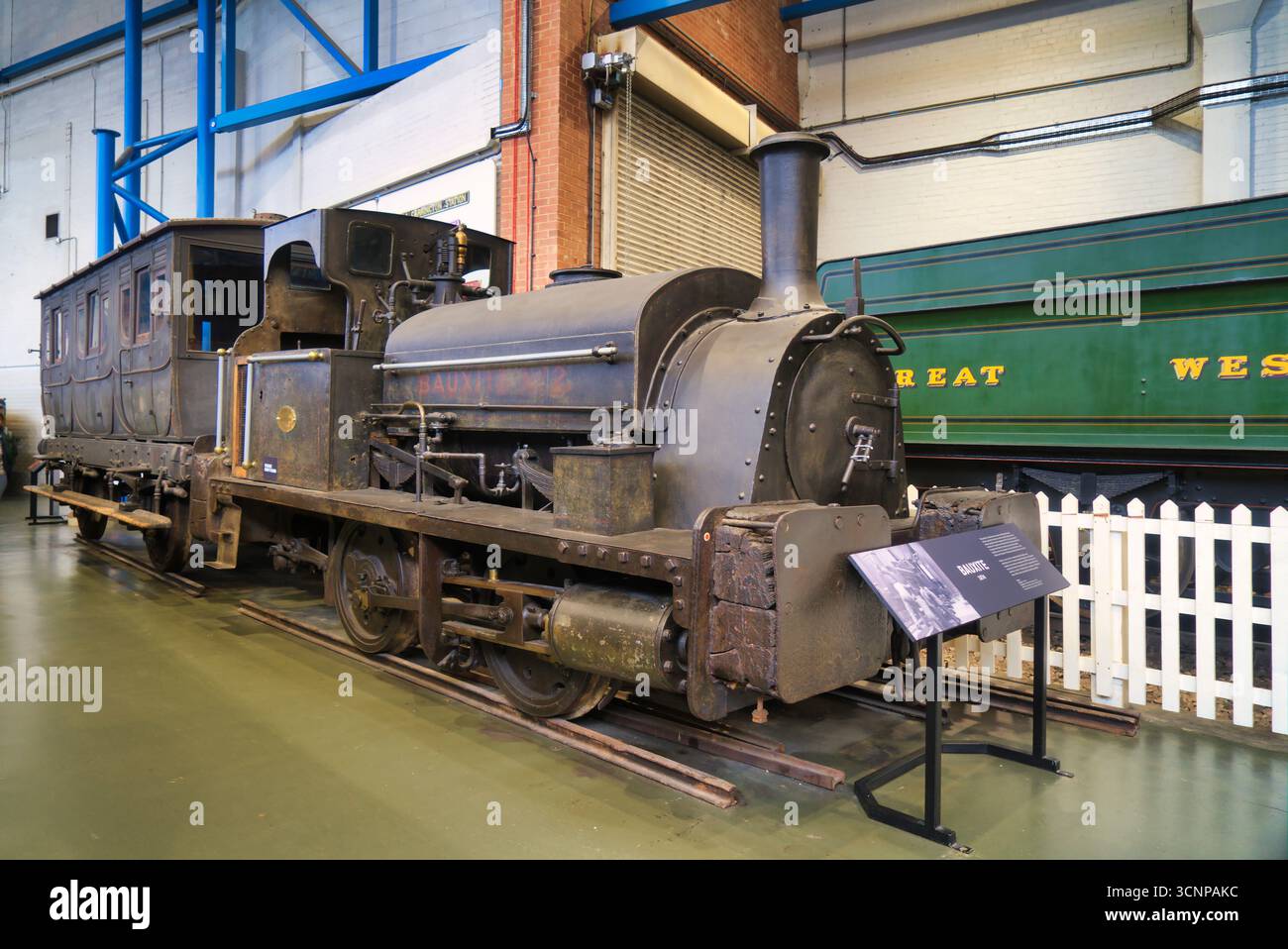 Musée du chemin de fer de York, Great Hall. Locomotive à vapeur moins glamour 'bauxite No 2' une locomotive industrielle (Black Hawthorn 0-4-OST. Banque D'Images