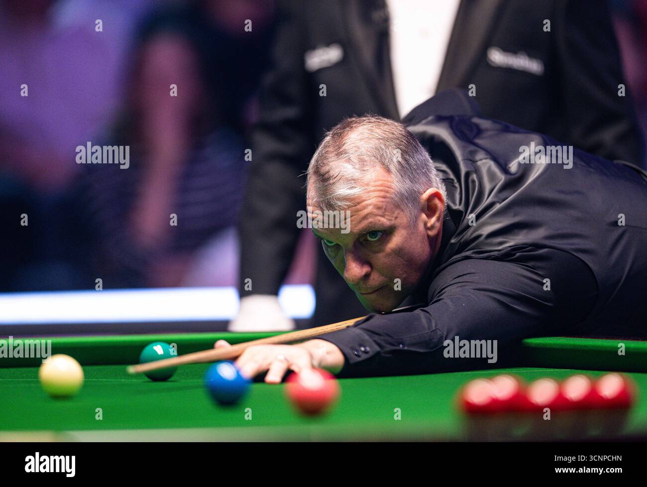 Cheltenham, Royaume-Uni. 22 septembre 2025 ; Cheltenham Racecourse, Cheltenham, Angleterre : Unibet British Open Snooker 2025, jour 1 ; Mark Davis en action lors de son match contre John Higgins crédit : action plus Sports images/Alamy Live News Banque D'Images