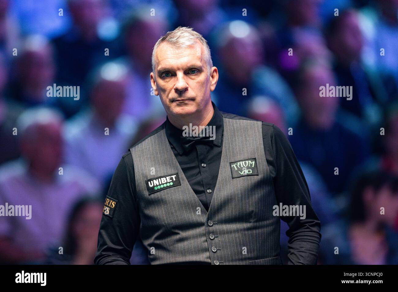 Cheltenham, Royaume-Uni. 22 septembre 2025 ; Cheltenham Racecourse, Cheltenham, Angleterre : Unibet British Open Snooker 2025, jour 1 ; Mark Davis pense à son prochain tir lors de son match contre John Higgins crédit : action plus Sports images/Alamy Live News Banque D'Images