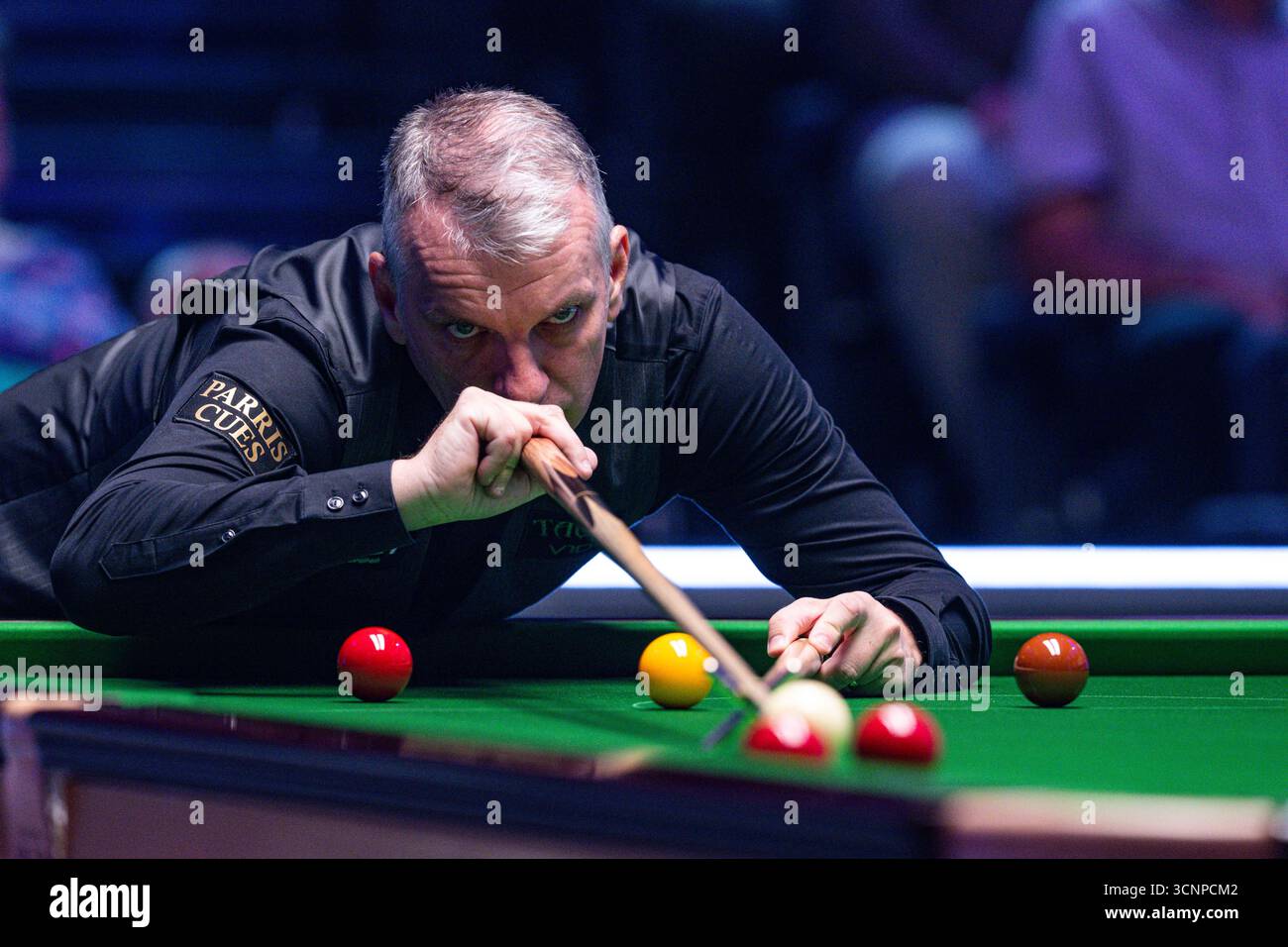 Cheltenham, Royaume-Uni. 22 septembre 2025 ; Cheltenham Racecourse, Cheltenham, Angleterre : Unibet British Open Snooker 2025, jour 1 ; Mark Davis en action avec les autres lors de son match contre John Higgins crédit : action plus Sports images/Alamy Live News Banque D'Images