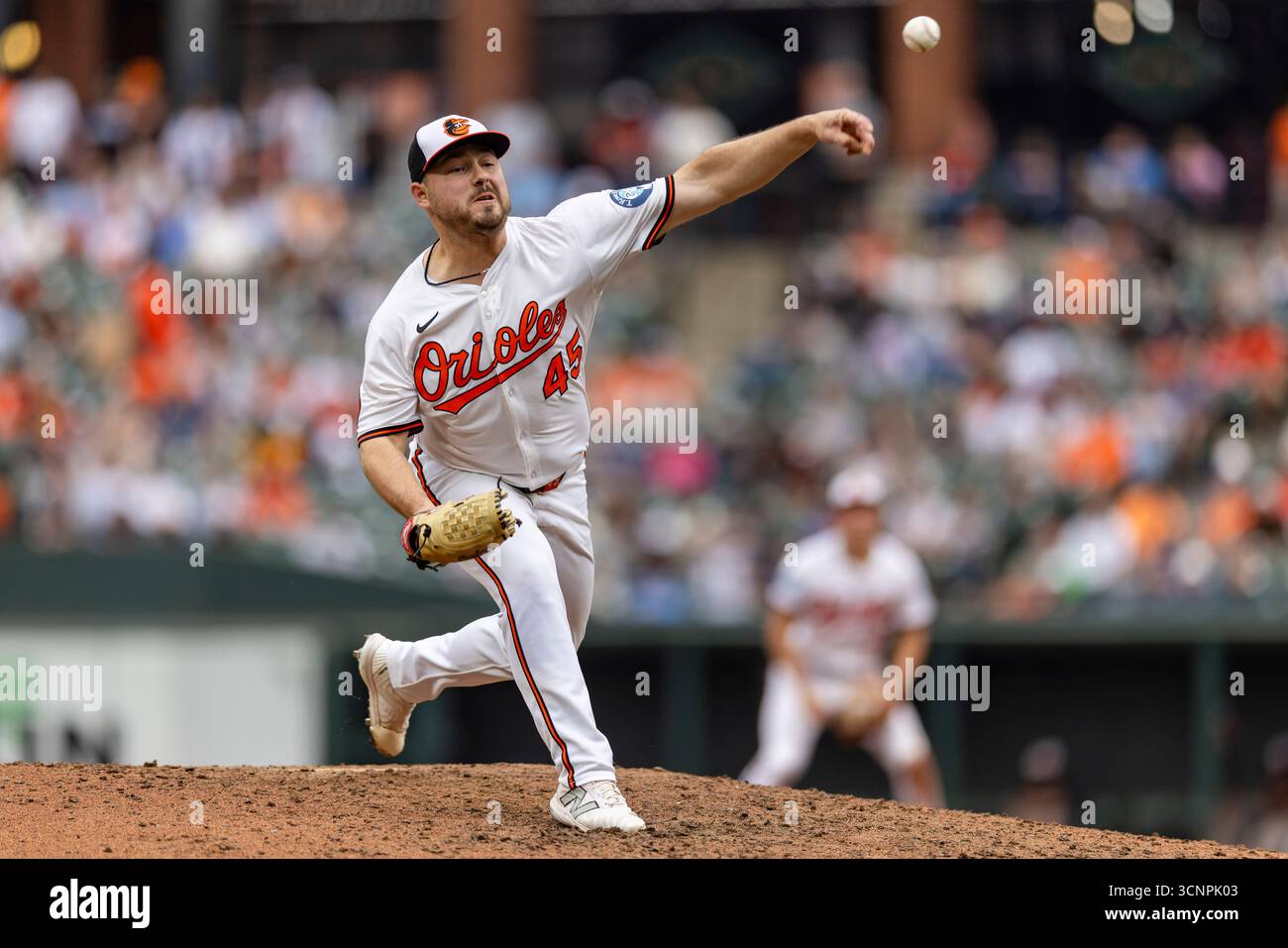 Baltimore, MD : Keegan Akin, lanceur des Orioles de Baltimore (45), lance la dixième manche d'un match de la MLB contre les Yankees de New York le dimanche 21 septembre 2025 à Oriole Park à Camden Yards. Les Yankees battent les Orioles 7-1 en dix manches. (Bob Blakley/image du sport) Banque D'Images