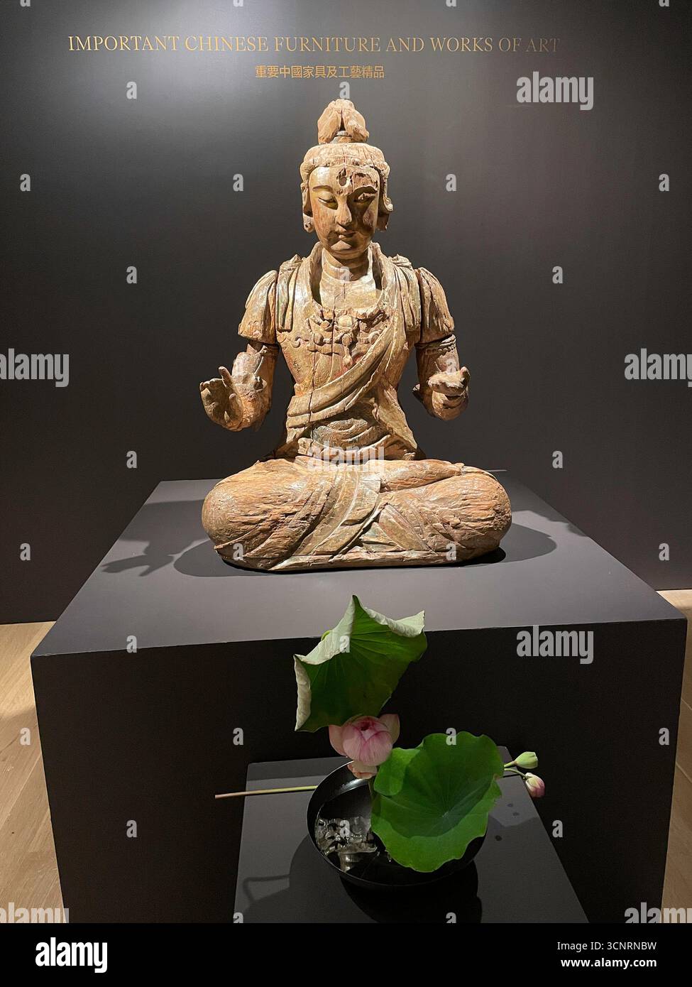 Installation et prévisualisation de la Asia Art week chez Christie's Inc Auction House, New York City, 2025, États-Unis - Image de stock capturée avec un smartphone