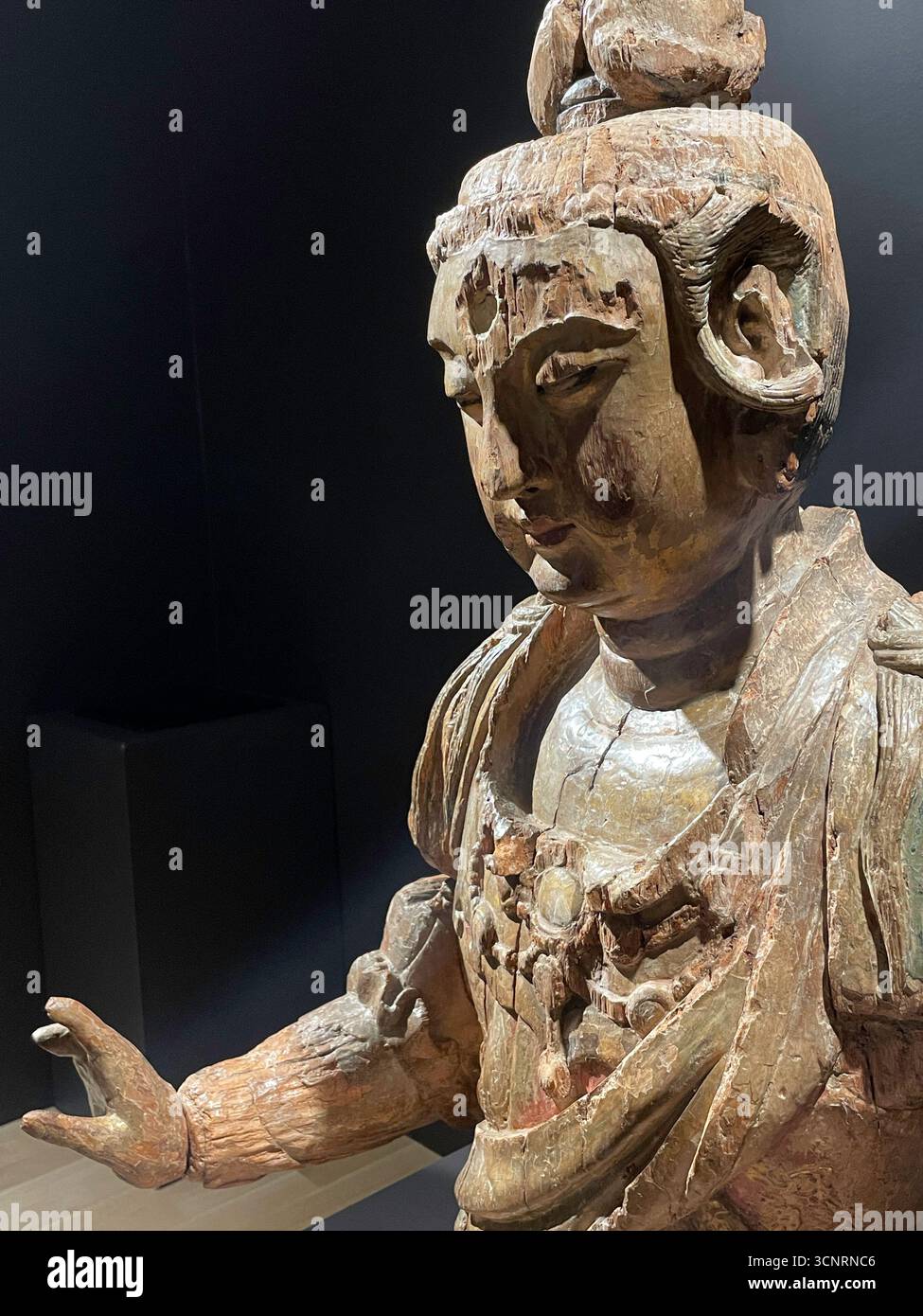Installation et prévisualisation de la Asia Art week chez Christie's Inc Auction House, New York City, 2025, États-Unis - Image de stock capturée avec un smartphone