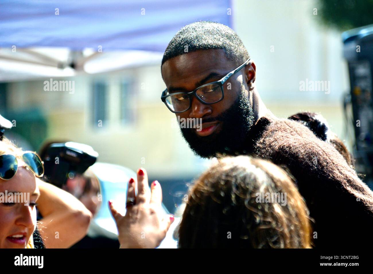 Los Angeles, États-Unis. 22 septembre 2025. La star des Boston Celtics Jaylen Brown assiste à la cérémonie du Hollywood Walk of Fame en l'honneur de Bill Nye the Science Guy le 22 septembre 2025 à Los Angeles, en Californie. Crédit : Sharon Graphics/Alamy Live News Banque D'Images