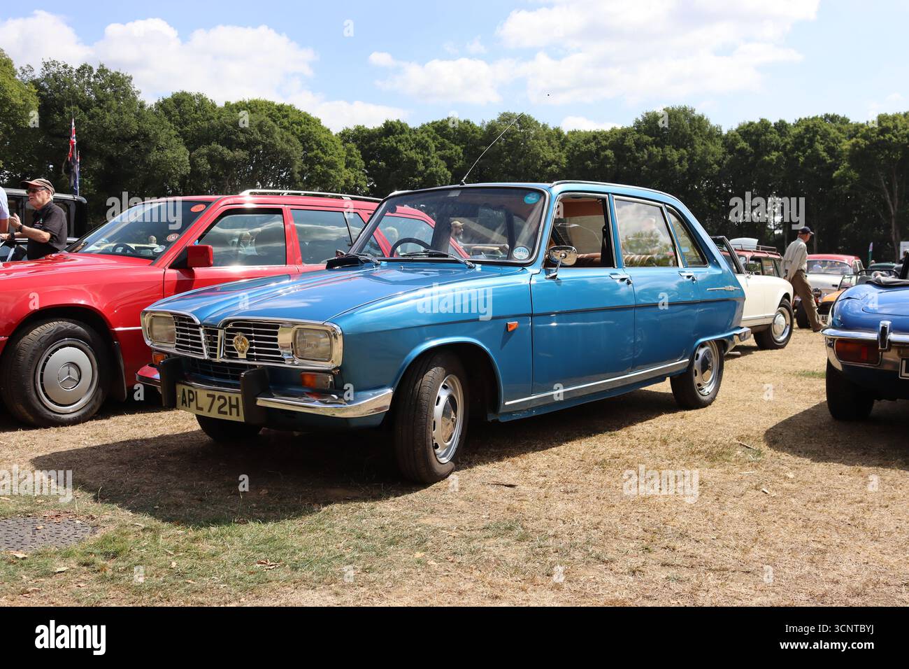 Élue voiture européenne de l’année en 1966, la berline Renault 16 berline à hayon unique est aujourd’hui ultra rare au Royaume-Uni, c’est l’une des 14 survivantes. Banque D'Images