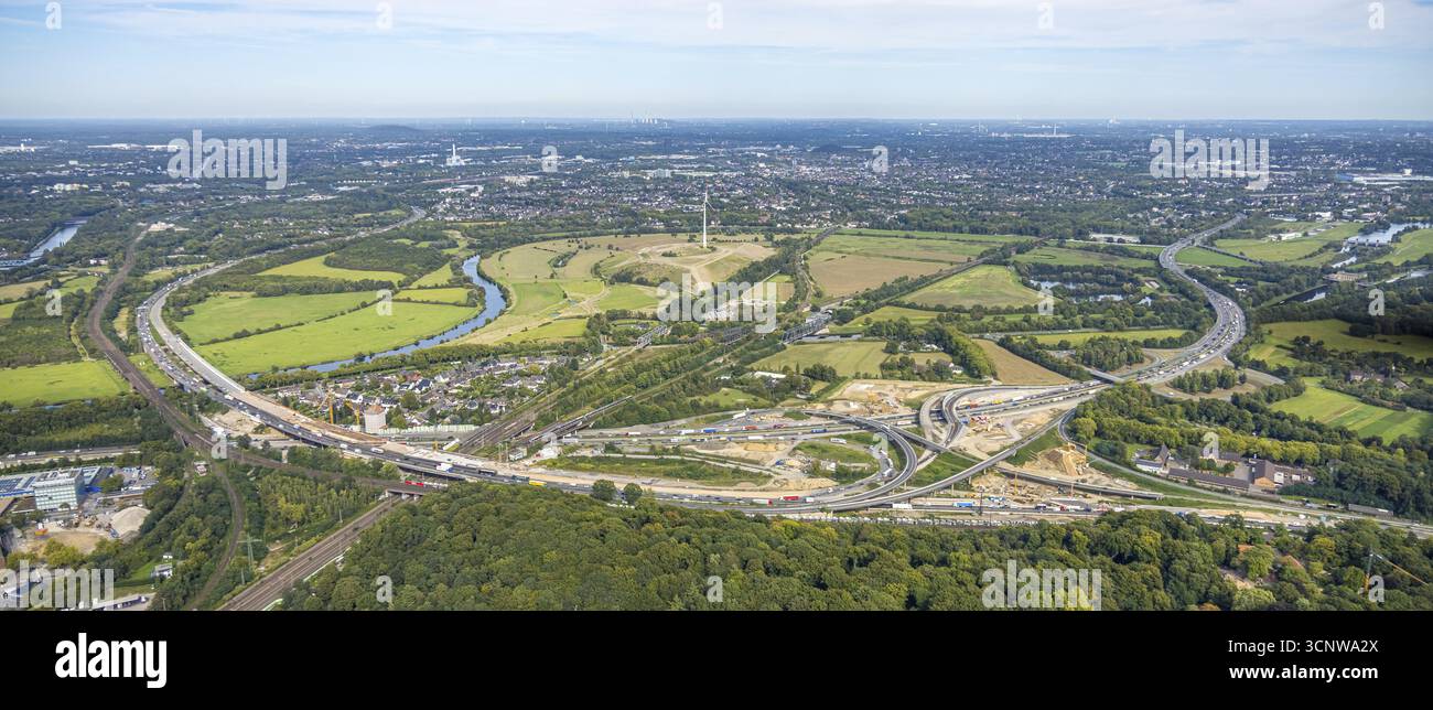 Photo aérienne, photo panoramique du carrefour autoroutier de Kaiserberg avec chantier, autoroutes A40 et A3, derrière le parc énergétique Styrumer Ruhrbogen Banque D'Images