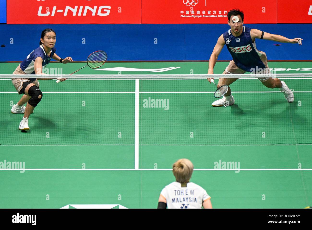 Dechapol Puavaranukroh (R)/Supissara Paewsampran, de Thaïlande, participent à la finale du double mixte au tournoi de badminton China Masters 2025 à Shenzhen, dans la province du Guangdong, dans le sud de la Chine, le 21 septembre 2025. Shenzhen, China.21th septembre 2025. Dechapol Puavaranukroh/Supissara Paewsampran, de Thaïlande, remportent le titre de double mixte au tournoi de badminton China Masters 2025 à Shenzhen, dans la province du Guangdong, dans le sud de la Chine, le 21 septembre 2025. Crédit : Chen Jimin/China News Service/Alamy Live News Banque D'Images