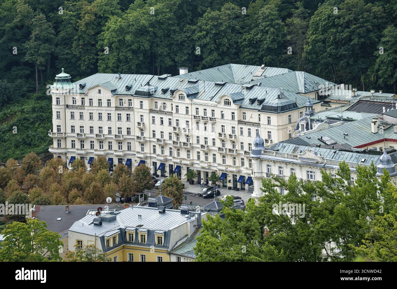 Théâtre municipal de Karlovy Vary dans le nouveau style rococo, vieille ville, spa, source de guérison, santé, minéral, eau minérale, maladie, Karlovy Vary, Bohême Banque D'Images