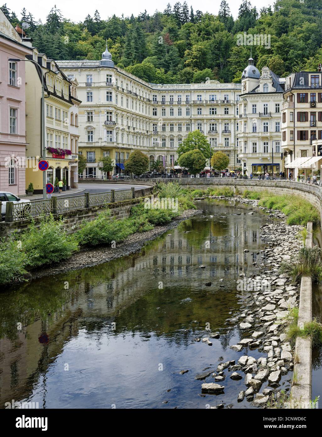 Théâtre municipal de Karlovy Vary dans le nouveau style rococo, vieille ville, spa, source de guérison, santé, minéral, eau minérale, maladie, Karlovy Vary, Bohême Banque D'Images