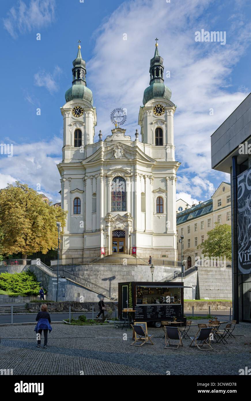Église Sainte-Marie-Madeleine dans l'architecture baroque, vieille ville, spa, source de guérison, santé, minéral, eau minérale, maladie, Karlovy Vary, Karlovy Vary, Banque D'Images