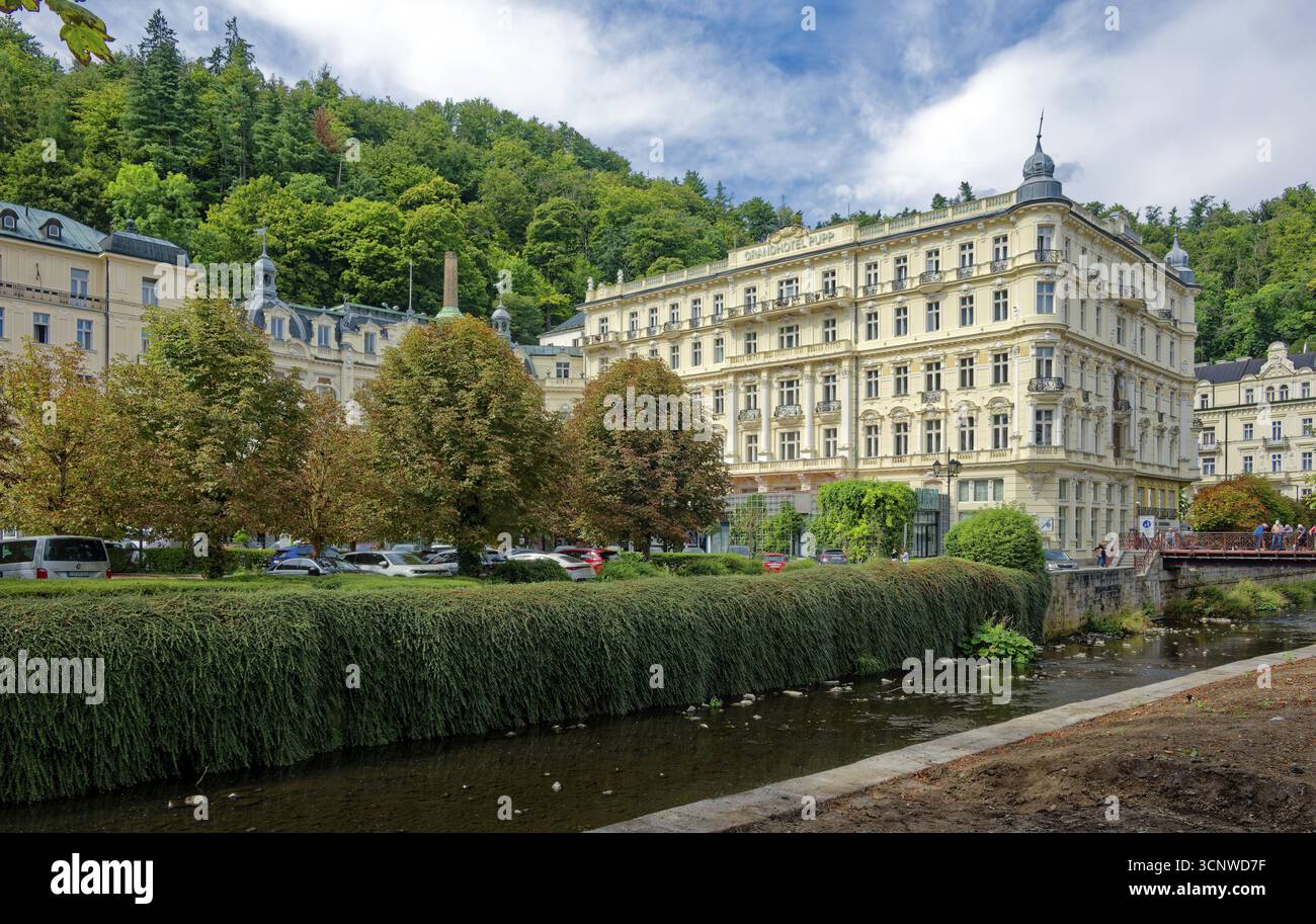 Théâtre municipal de Karlovy Vary dans le nouveau style rococo, vieille ville, spa, source de guérison, santé, minéral, eau minérale, maladie, Karlovy Vary, Bohême Banque D'Images