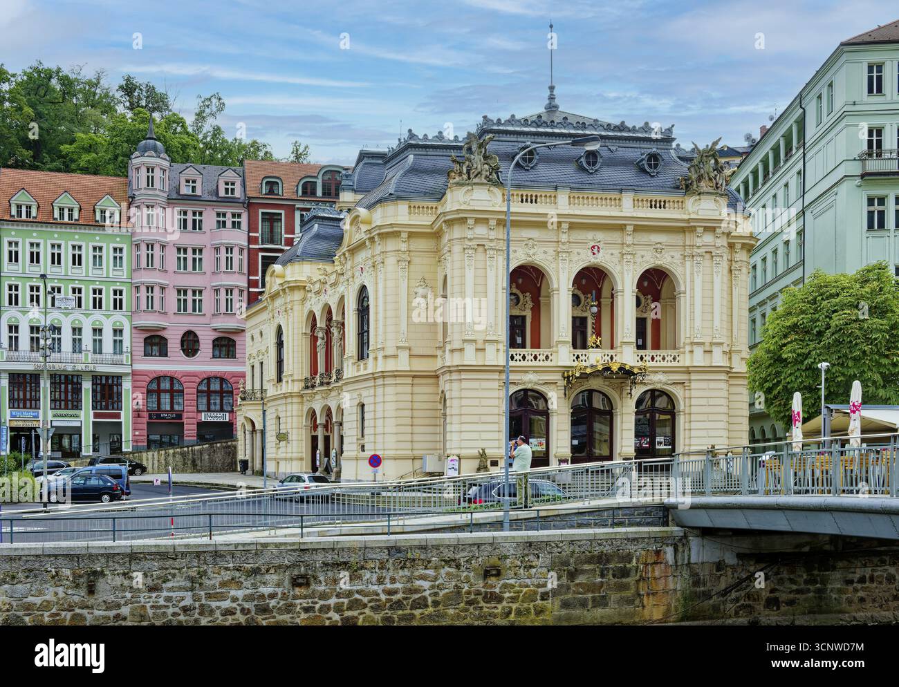 Théâtre municipal de Karlovy Vary dans le nouveau style rococo, vieille ville, spa, source de guérison, santé, minéral, eau minérale, maladie, Karlovy Vary, Bohême Banque D'Images