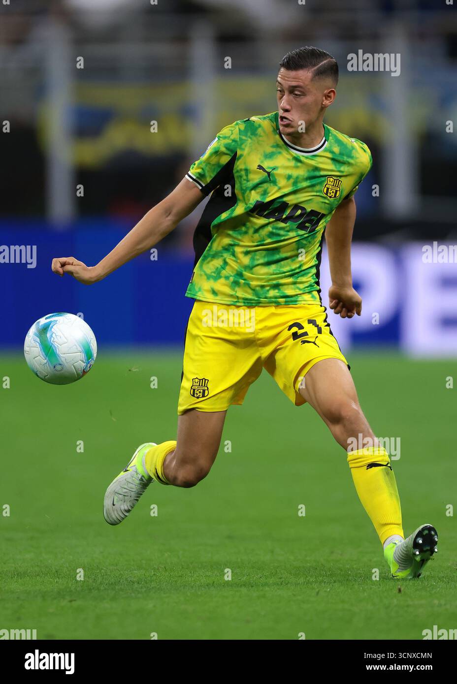 Milan, Italie. 21 septembre 2025. Jay Idzes de l'US Sassuolo lors du match Internazionale vs US Sassuolo Serie A à Giuseppe Meazza, Milan. Le crédit photo devrait se lire : Jonathan Moscrop/Sportimage crédit : Sportimage Ltd/Alamy Live News Banque D'Images