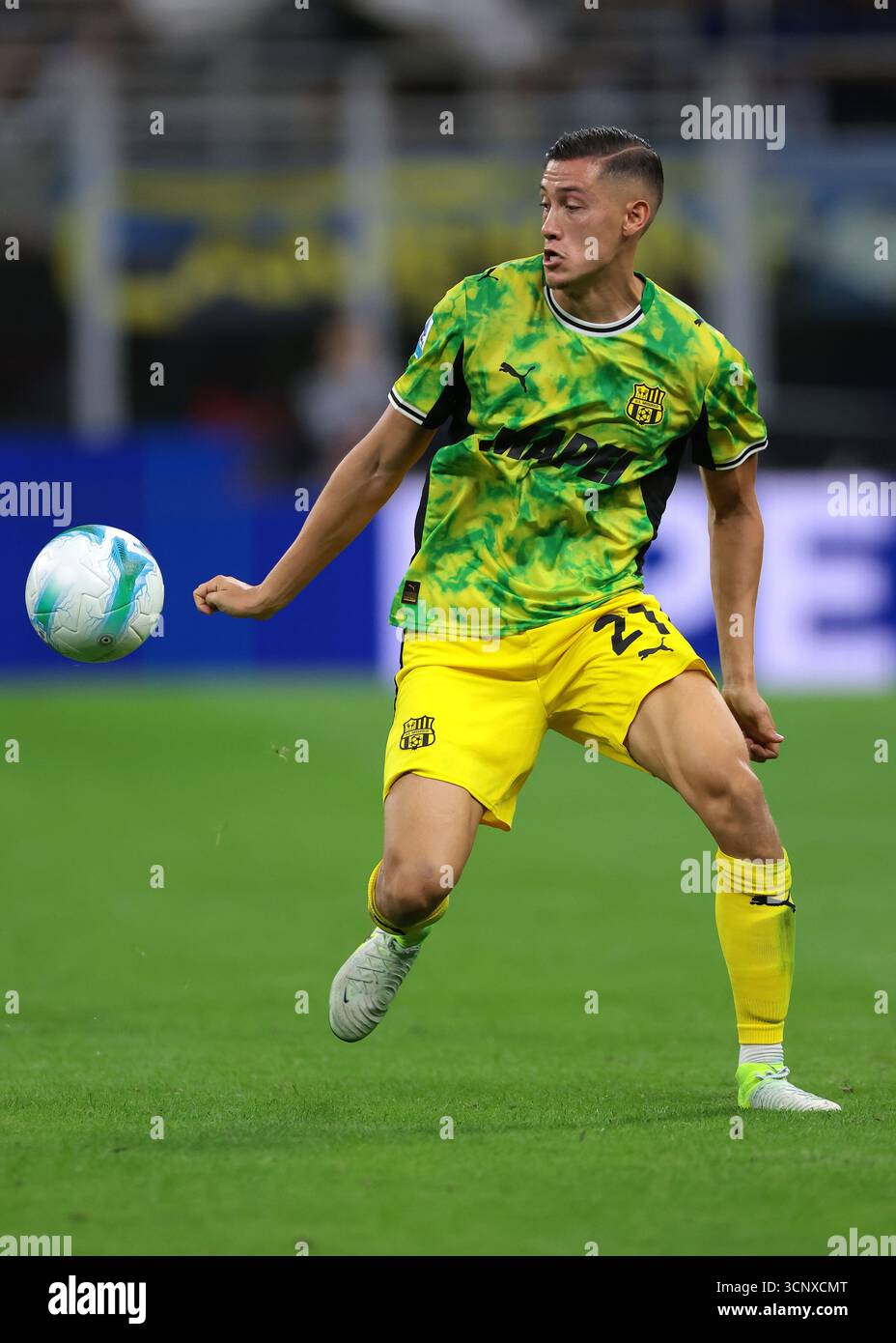 Milan, Italie. 21 septembre 2025. Jay Idzes de l'US Sassuolo lors du match Internazionale vs US Sassuolo Serie A à Giuseppe Meazza, Milan. Le crédit photo devrait se lire : Jonathan Moscrop/Sportimage crédit : Sportimage Ltd/Alamy Live News Banque D'Images