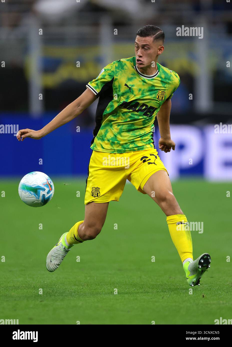 Milan, Italie. 21 septembre 2025. Jay Idzes de l'US Sassuolo lors du match Internazionale vs US Sassuolo Serie A à Giuseppe Meazza, Milan. Le crédit photo devrait se lire : Jonathan Moscrop/Sportimage crédit : Sportimage Ltd/Alamy Live News Banque D'Images