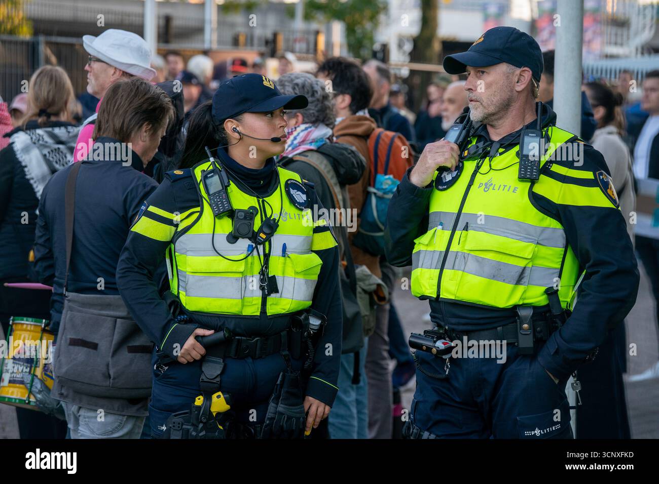 Rotterdam, pays-Bas. 22 septembre 2025. ROTTERDAM, PAYS-BAS - 22 SEPTEMBRE : Demonstratie Pro Palestina lors du match de championnat d'Euro Baseball entre le Royaume des pays-Bas et Israël au Neptunus Familiestadion le 22 septembre 2025 à Rotterdam, pays-Bas. (Photo de Henk Seppen/Orange Pictures) crédit : Orange pics BV/Alamy Live News Banque D'Images