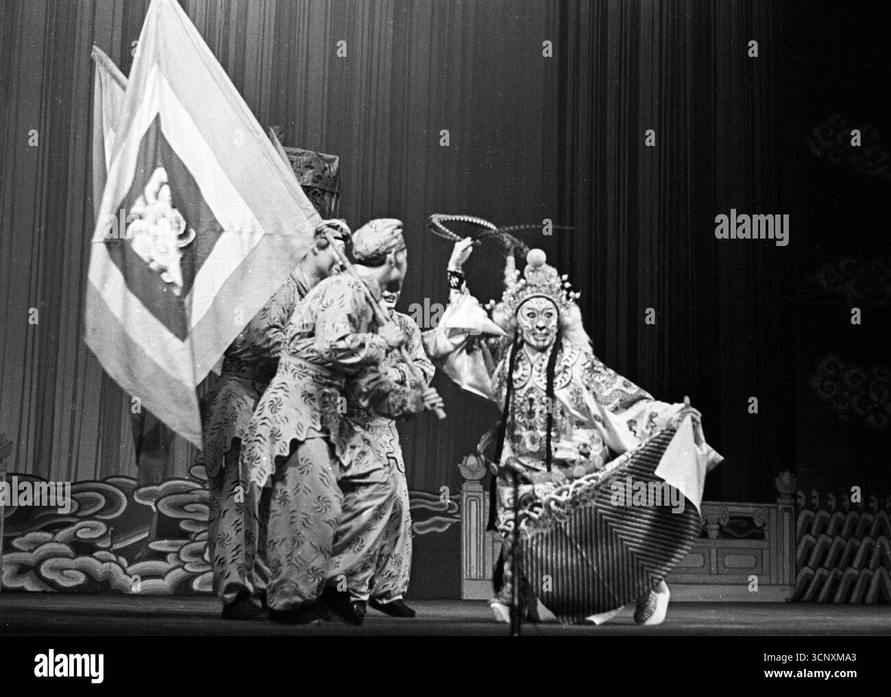 Opéra de Pékin “Havoc in Heaven” Stage action, Chine, années 1980 Banque D'Images