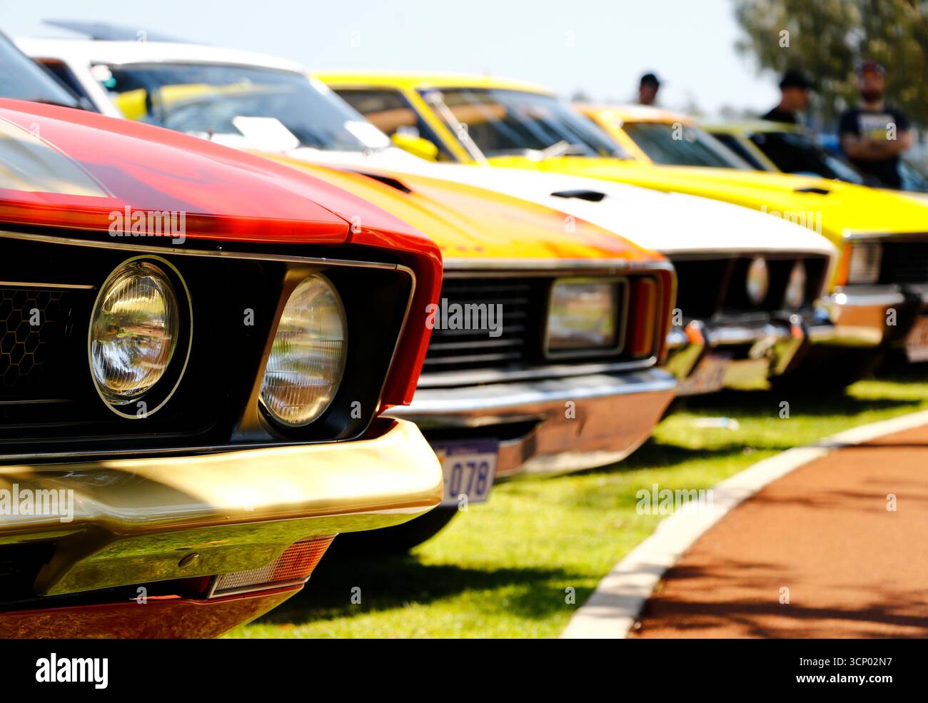 Ligne de magnifiques voitures musculées australiennes des années 1970. Banque D'Images
