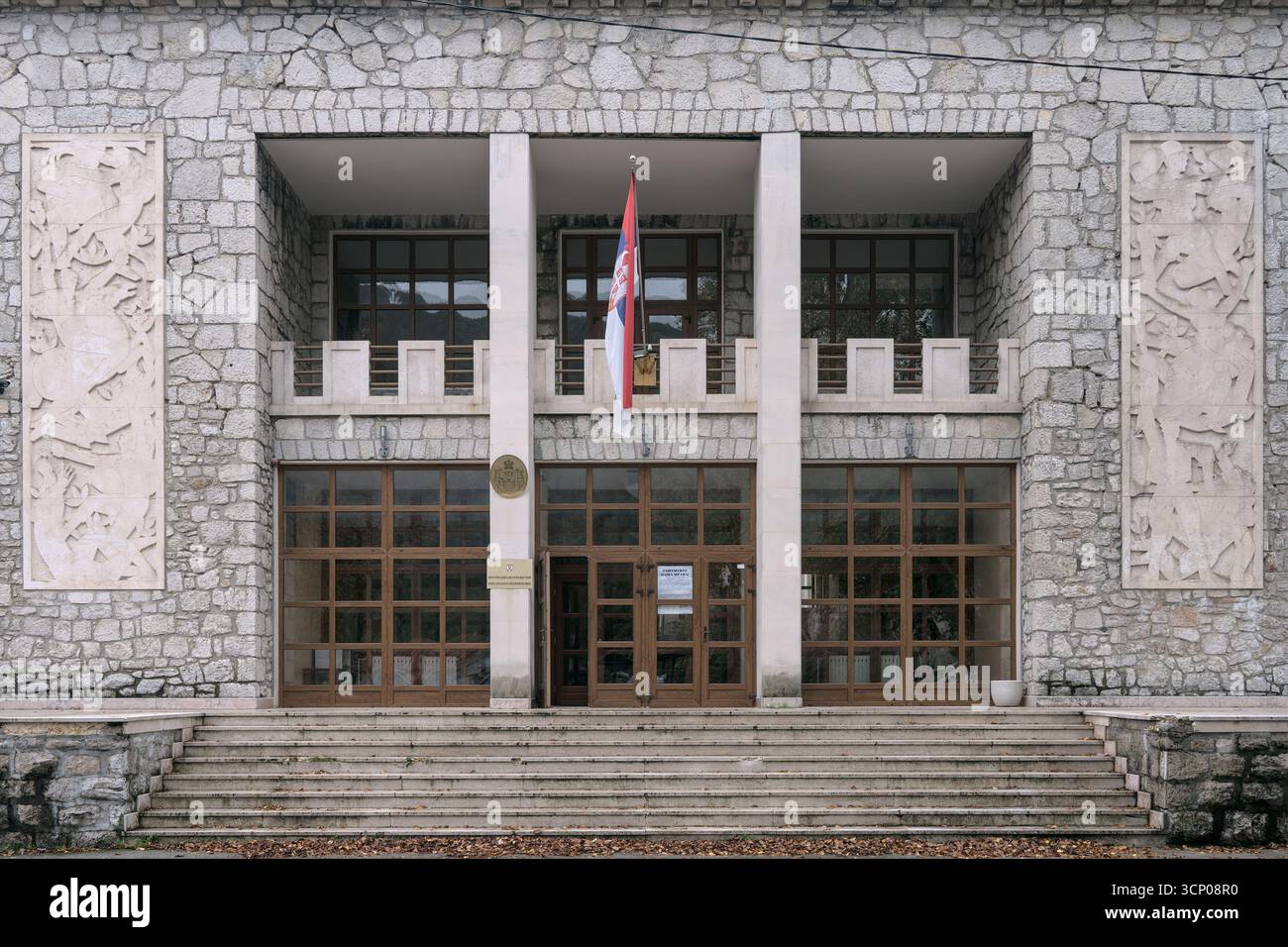 Bosnie-Herzégovine, Drvar (Mun.), Drvar (Titov Drvar) : Radnički dom Drvar Banque D'Images