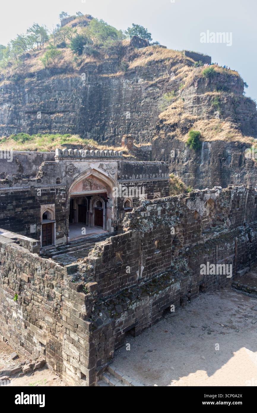 Ruines antiques du fort de Daulatabad et paysage de montagne Banque D'Images