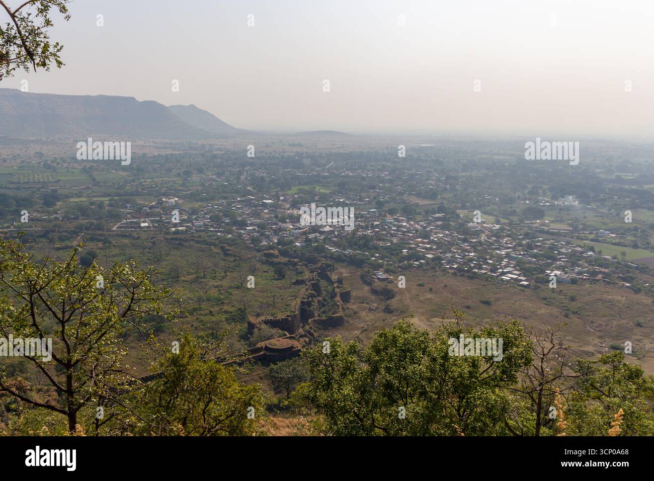 Vaste paysage et ruines du Fort de Daulatabad Banque D'Images