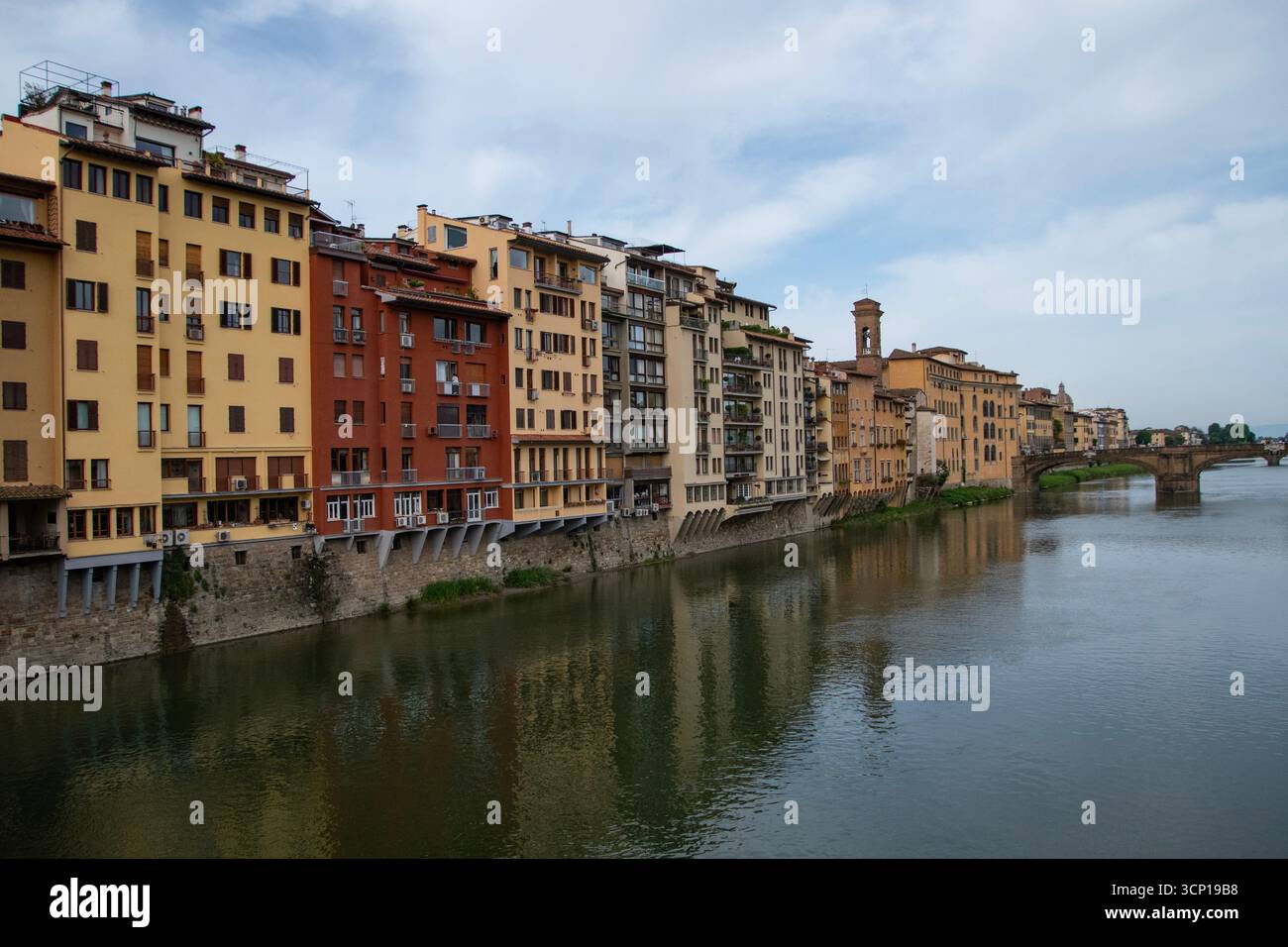 Vue sur la rivière Arno à Florence, en Italie. Banque D'Images