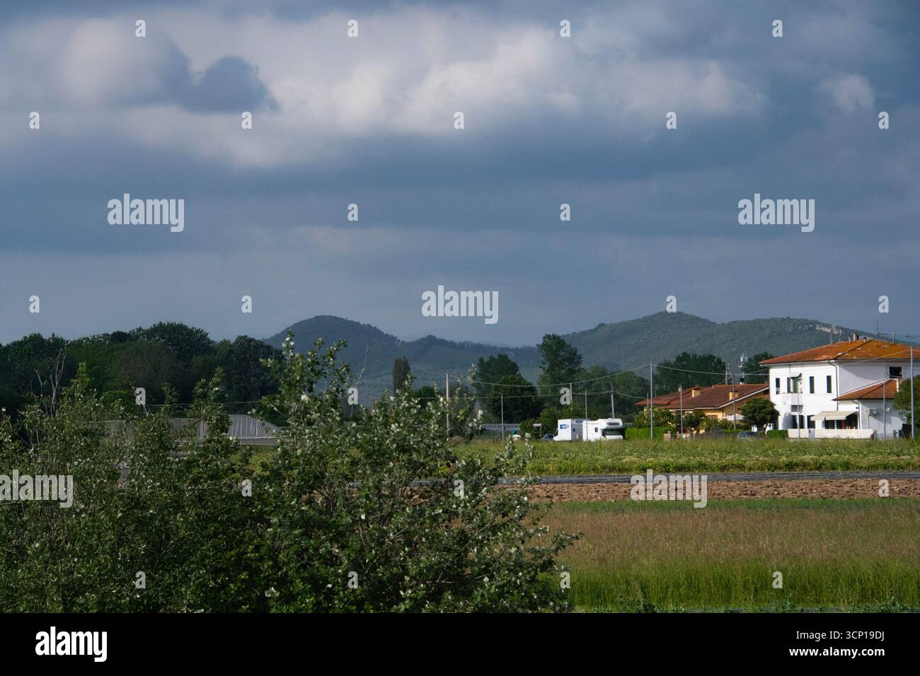 Une vue le long de la route entre Pise et Florence. Banque D'Images