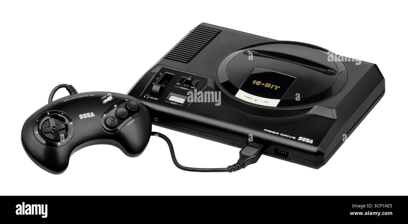 1990 version européenne PAL de la console de jeu vidéo Sega Mega Drive avec manette Banque D'Images
