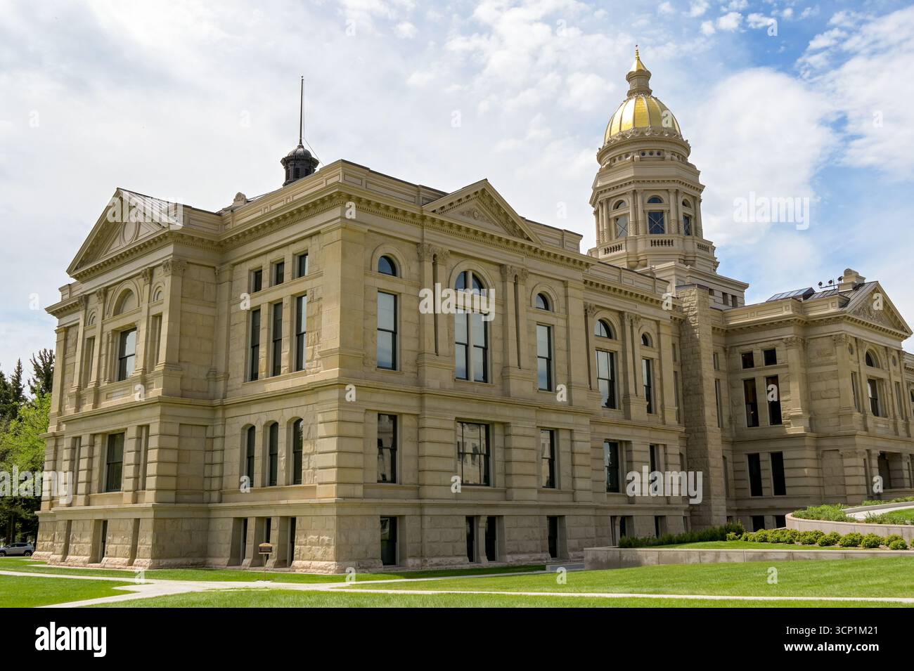 Cheyenne, Wyoming, États-Unis - 2 juin 2025 : vue extérieure du bâtiment du capitole de l'État du Wyoming dans la ville de Cheyenne. Banque D'Images