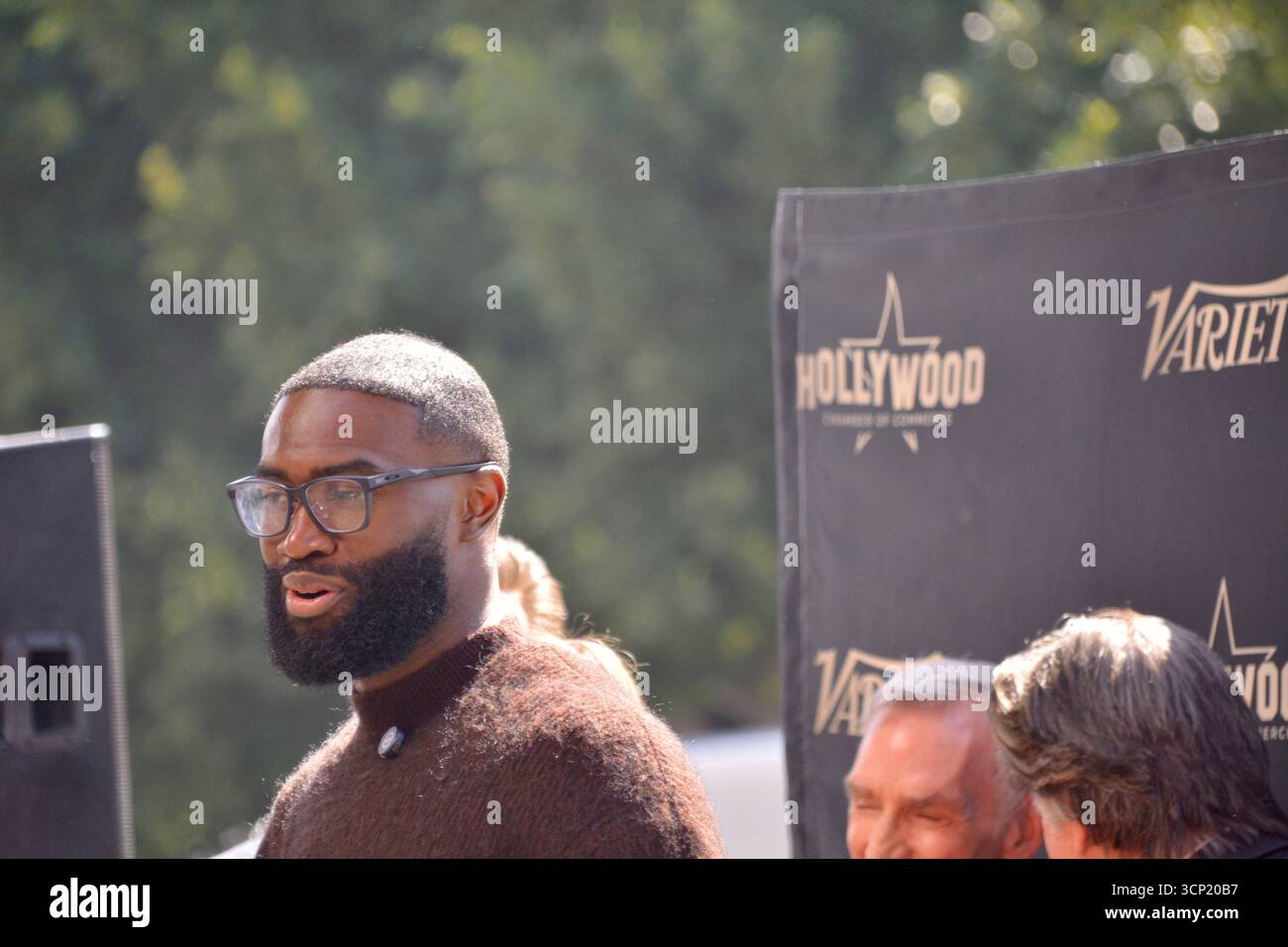 La star des Boston Celtics Jaylen Brown assiste à la cérémonie du Hollywood Walk of Fame en l'honneur de Bill Nye the Science Guy le 22 septembre 2025 à Los Angeles, en Californie. Banque D'Images