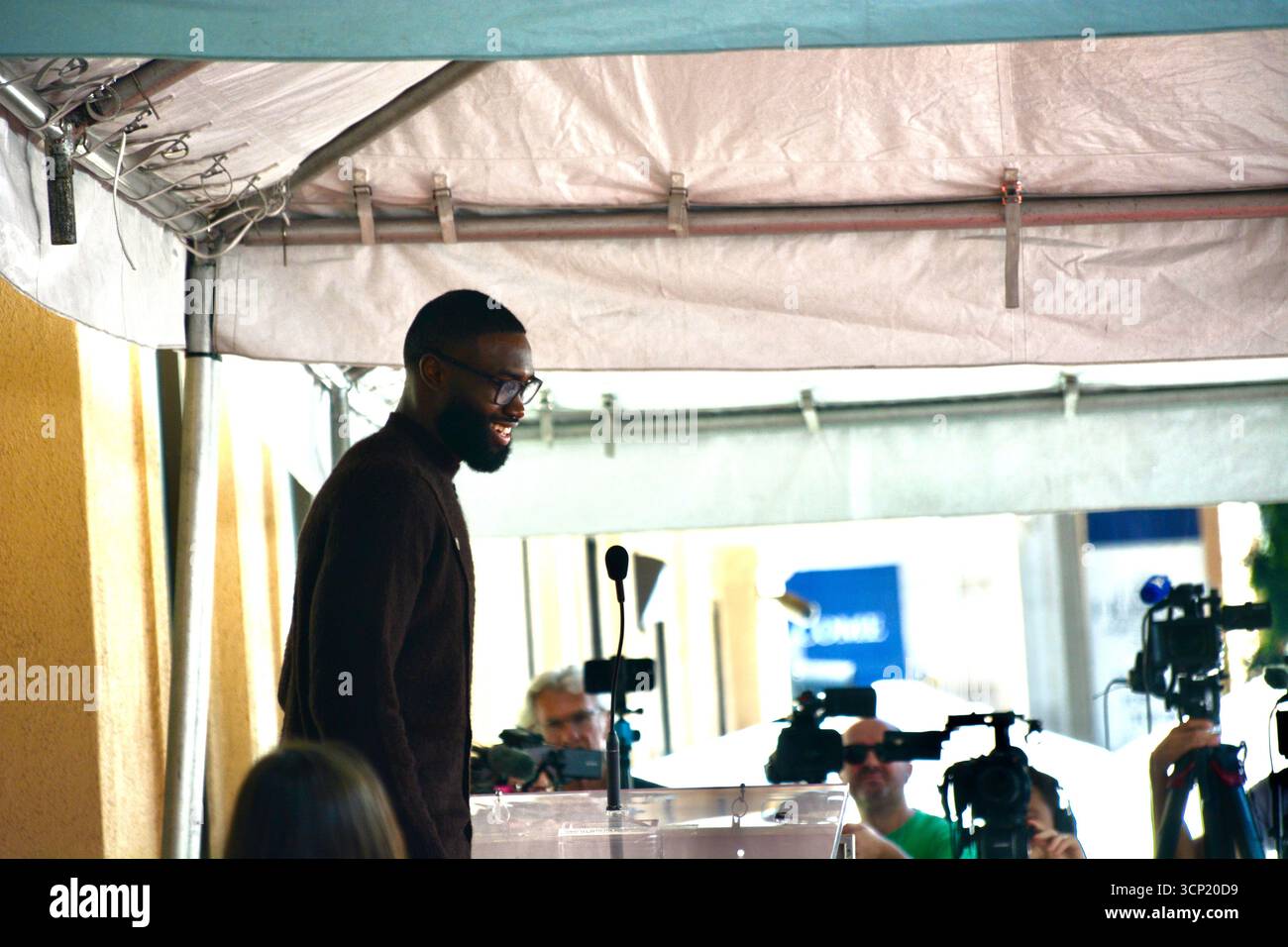 La star des Boston Celtics Jaylen Brown assiste à la cérémonie du Hollywood Walk of Fame en l'honneur de Bill Nye the Science Guy le 22 septembre 2025 à Los Angeles, en Californie. Banque D'Images