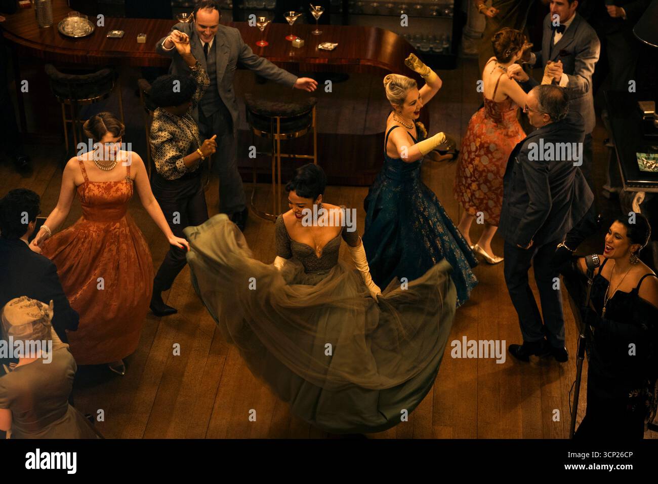 DATE DE SORTIE : 22 octobre 2025 TITRE : Hedda STUDIO : Amazon RÉALISATEUR : nia Dacosta INTRIGUE : le célèbre drame de Henrik Ibsen de 1891 est réinventé de manière épique et émotionnelle. EN VEDETTE : Tessa Thompson (au centre) joue le rôle de Hedda Gabler ÉDITORIAL SEULEMENT ! Non destiné à UN USAGE commercial ! Banque D'Images