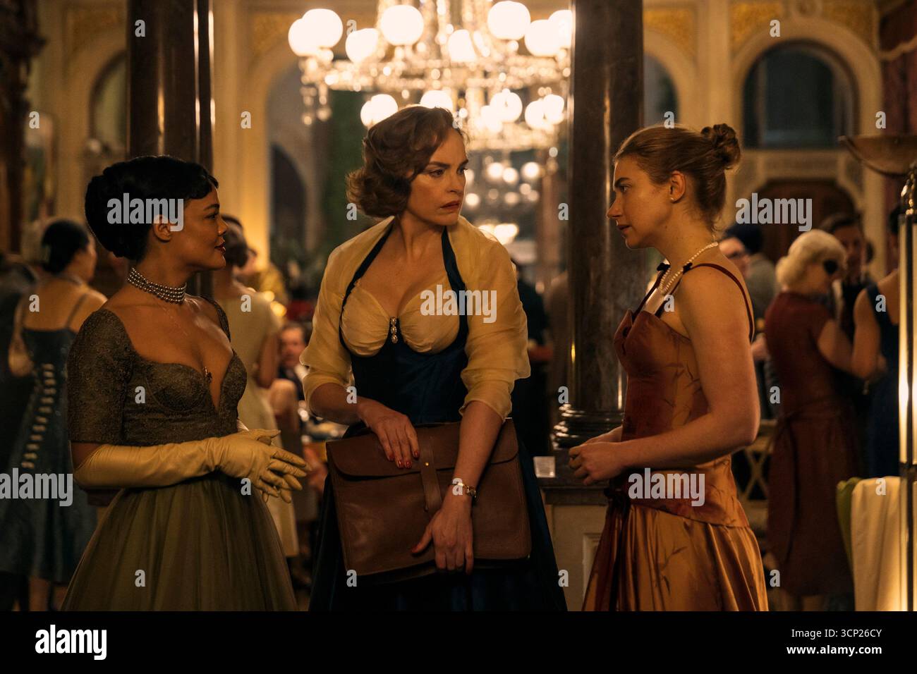 DATE DE SORTIE : 22 octobre 2025 TITRE : Hedda STUDIO : Amazon RÉALISATEUR : nia Dacosta INTRIGUE : le célèbre drame de Henrik Ibsen de 1891 est réinventé de manière épique et émotionnelle. EN VEDETTE : Tessa Thompson dans le rôle de Hedda Gabler, Nina Hoss dans le rôle d'Eileen Lovborg et Imogen Poots dans le RÔLE DE Thea Clifton USAGE ÉDITORIAL SEULEMENT ! Non destiné à UN USAGE commercial ! Banque D'Images