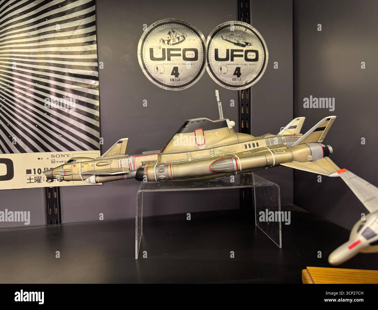 Modèle parachutiste de la série télévisée britannique UFO de 1970 - Image de stock capturée avec un smartphone