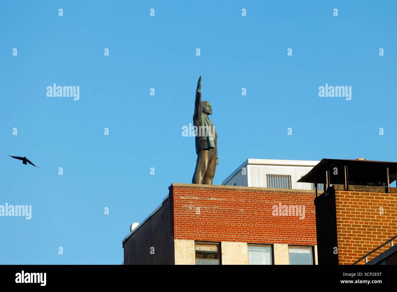 East Village Lenin Statue sur un toit dans le quartier Lower East Side de Manhattan, New York. Banque D'Images