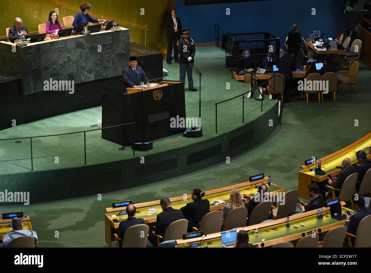 New York, USA.23th septembre 2025. Le président indonésien Prabowo Subianto s’adresse au débat général de la 80ème Assemblée générale des Nations Unies au siège des Nations Unies le 23 septembre 2025 à New York. Crédit : Chen Mengtong/China News Service/Alamy Live News Banque D'Images