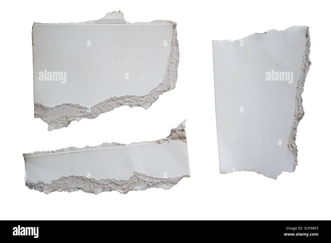 ensemble de papiers blancs durs déchirés de différentes formes isolés sur fond blanc avec chemin de détourage Banque D'Images