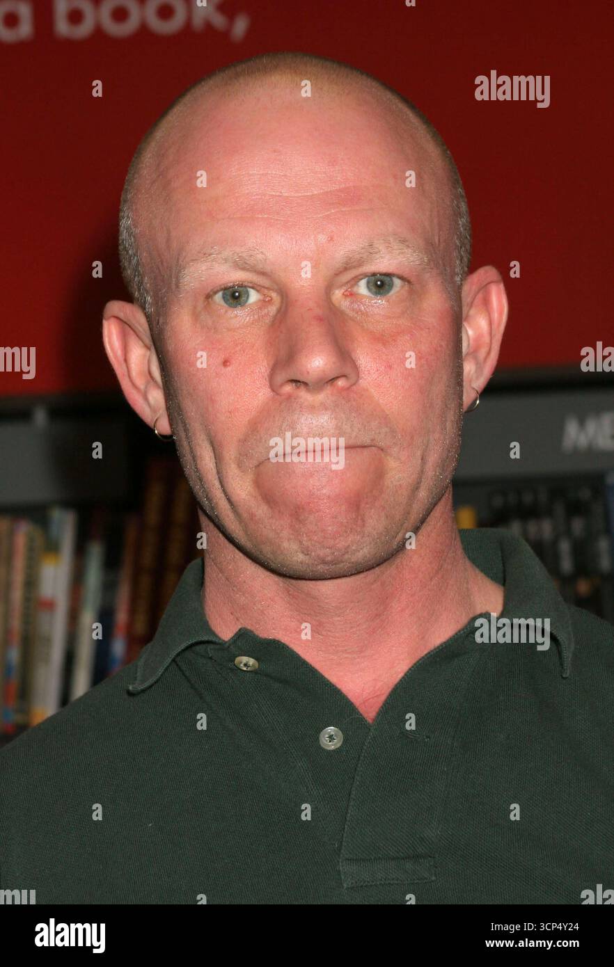 Vince Clarke de Erasure lors d'une signature de 'Nightbird' à Borders à New York le 16 avril 2005 Banque D'Images