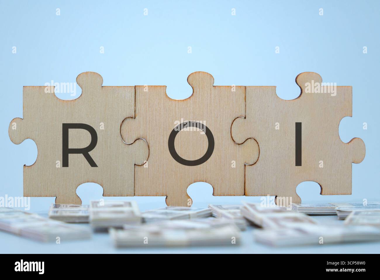 Puzzle avec des lettres roi. Concept de financement et de retour sur investissement. Banque D'Images