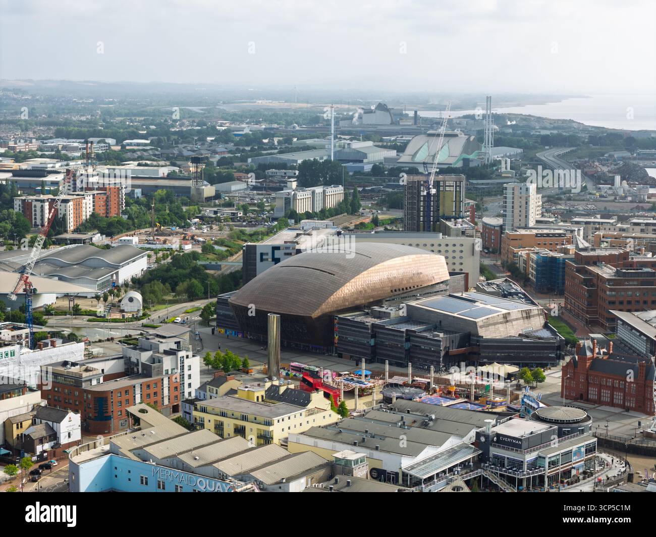 Vue aérienne de la baie de Cardiff, capitale du pays de Galles, Royaume-Uni 2025 Banque D'Images