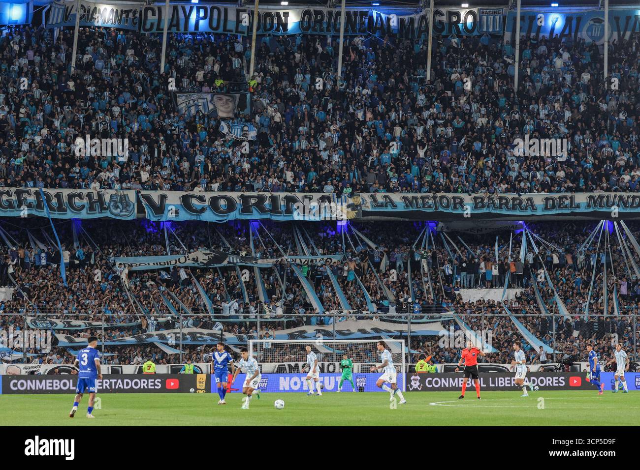 Buenos Aires, Argentine. 23 septembre 2025. BUENOS AIRES, ARGENTINE - 23 SEPTEMBRE : vue générale du match CONMEBOL Copa Libertadores 2025 entre Racing Club et Velez Sarsfield à l'Estadio Presidente Perón le 23 septembre 2025 à Buenos Aires, Argentine. (Photo de Marco Buenavista/Sports Press photo) crédit : SPP Sport Press photo. /Alamy Live News Banque D'Images