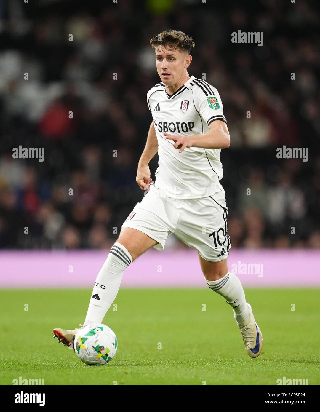 Tom Cairney de Fulham lors du match de troisième tour de la Coupe Carabao à Craven Cottage, Londres. Date de la photo : mardi 23 septembre 2025. Banque D'Images